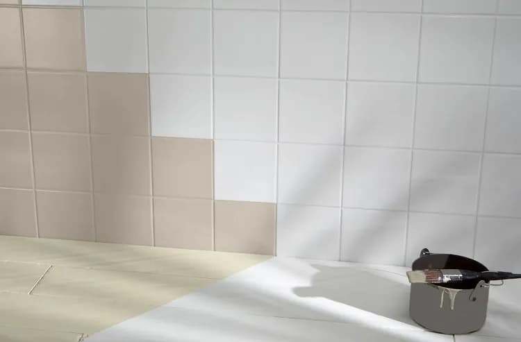 Ile kosztuje farba do malowania płytek? Ceny i najważniejsze informacje.