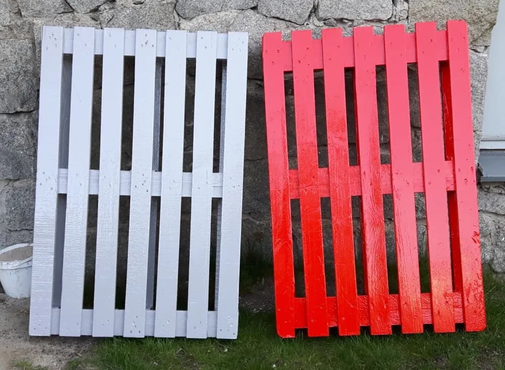 Czym malować palety? Poznaj najlepsze farby i techniki malarskie