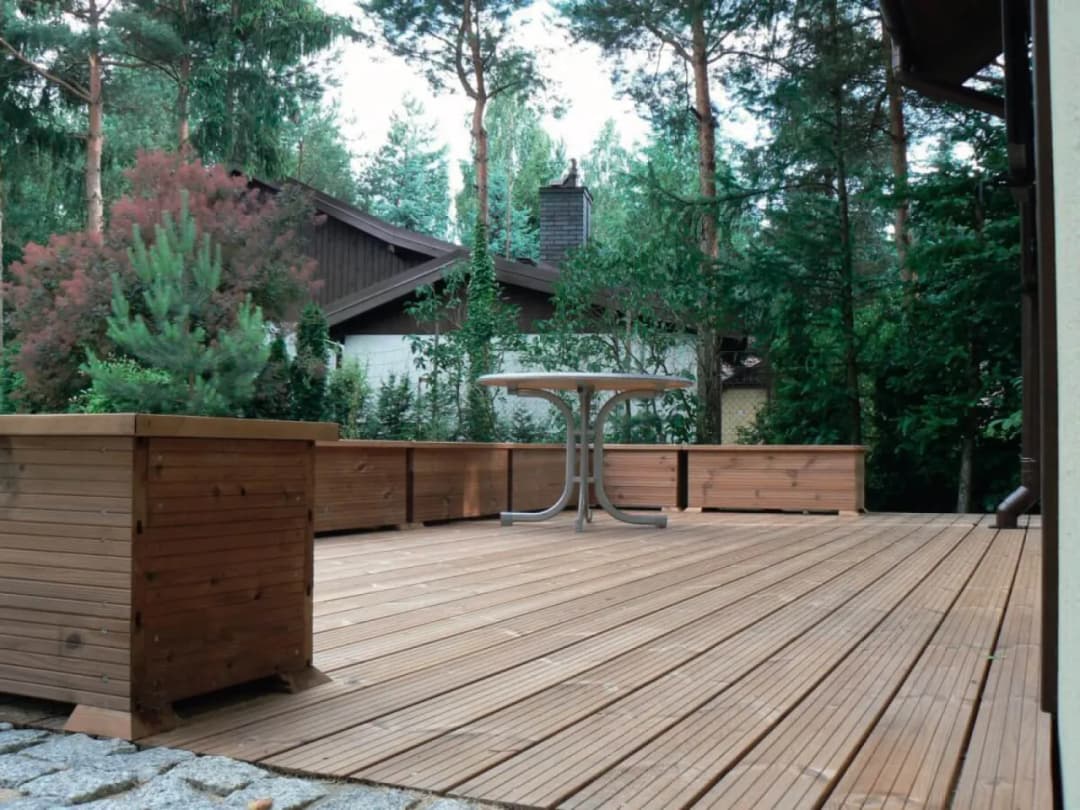 Ile kosztuje budowa tarasu z drewna? Poznaj ceny i koszty