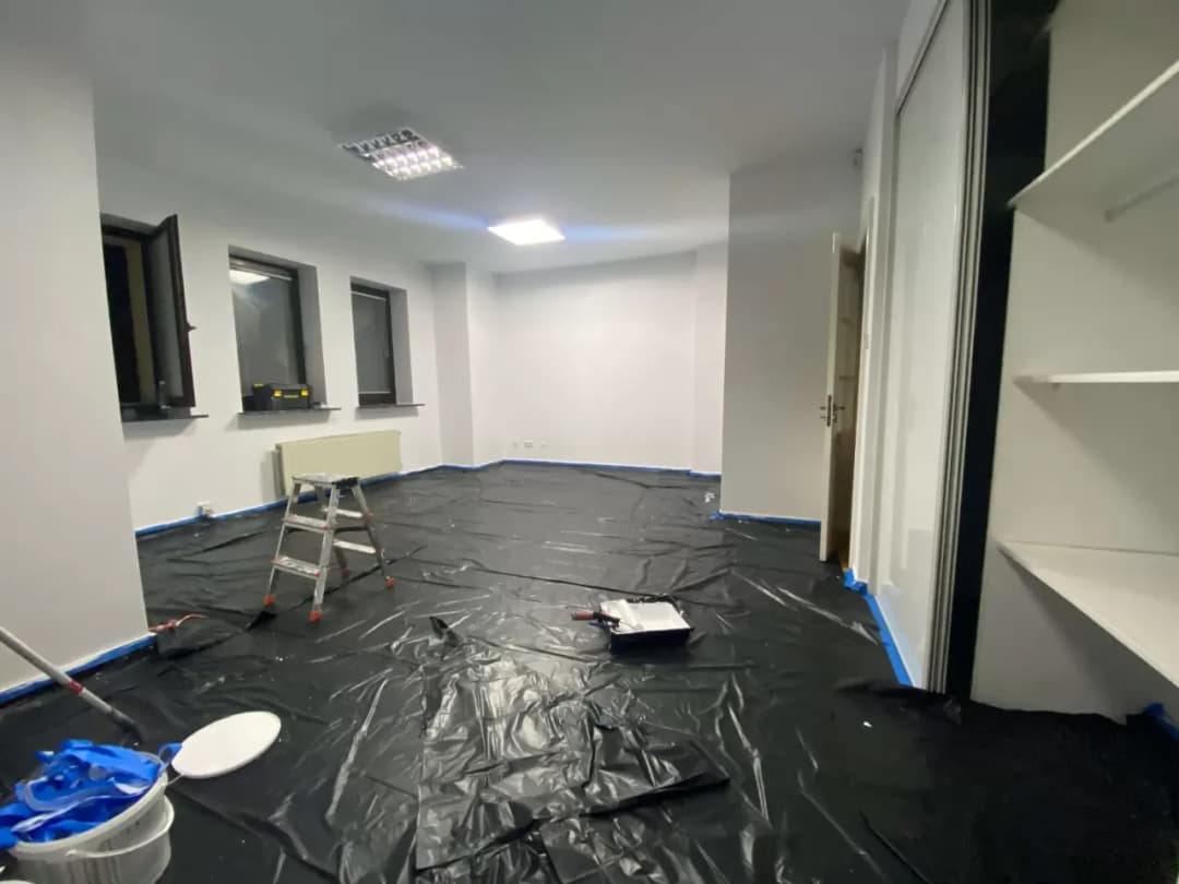 Ile maluje się pokój? Koszty, które Cię zaskoczą i warto znać